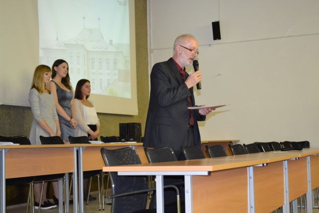 Slávnostné odovzdávanie maturitných vysvedčení.