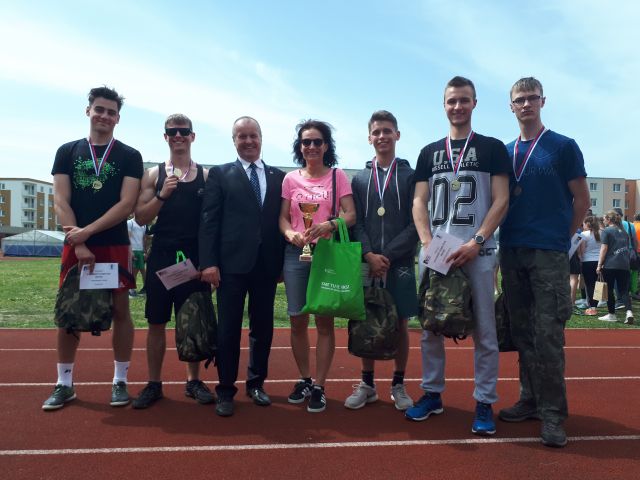 Branný súboj študentov Trenčianskeho kraja.