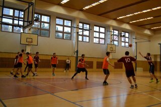 športové stretnutie s gymnáziom j. a. komenského v uherskom brode. - 3