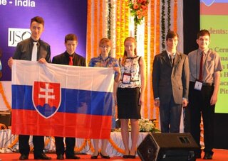 1 slovenski studenti na zaciatku sutaze