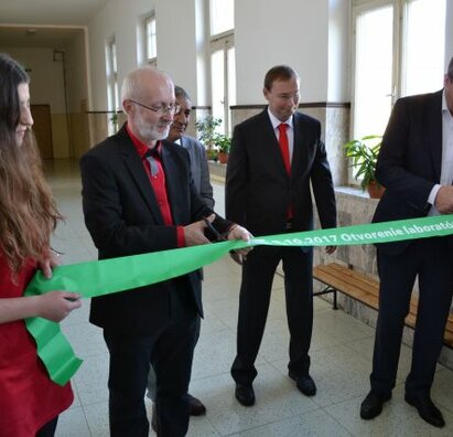 Otvorenie nových laboratórií chémie a fyziky